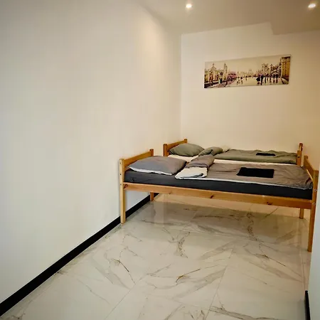 Appartement Pod Jasna Gora 2 2 Lazienki, Na Parterze