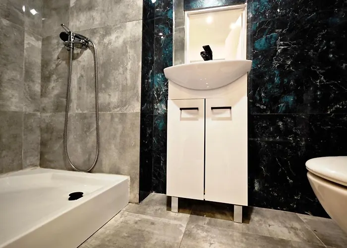 Pod Jasna Gora 2 2 Lazienki, Na Parterze * Čenstochová